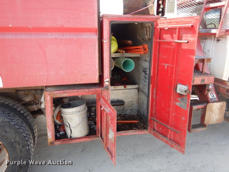 image for item DG5602 1998 Ford F800 bucket truck