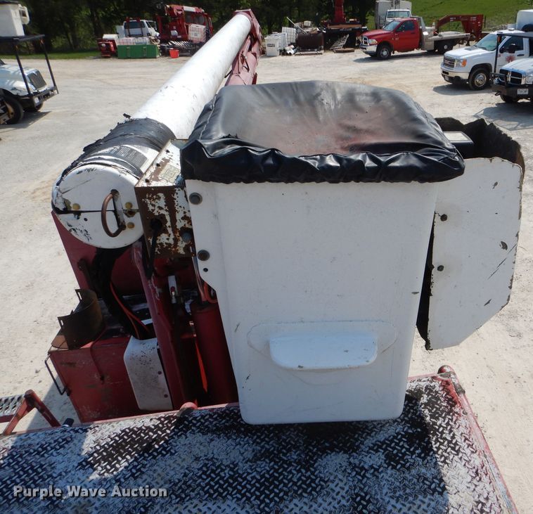 image for item DG5602 1998 Ford F800 bucket truck