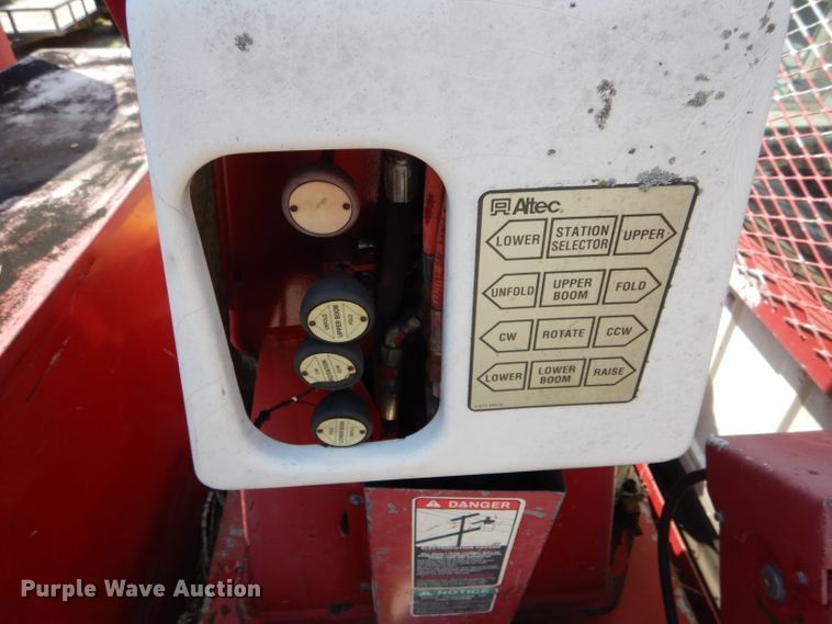 image for item DG5602 1998 Ford F800 bucket truck