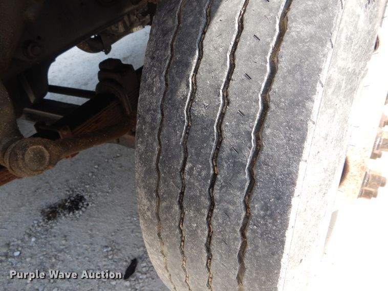 image for item DG5602 1998 Ford F800 bucket truck