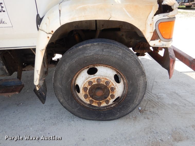 image for item DG5602 1998 Ford F800 bucket truck