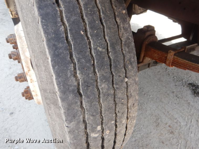 image for item DG5602 1998 Ford F800 bucket truck