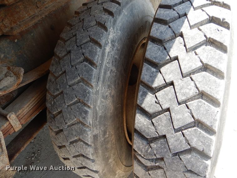 image for item DG5602 1998 Ford F800 bucket truck