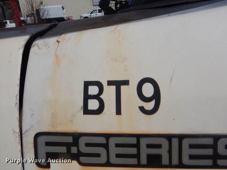 image for item DG5602 1998 Ford F800 bucket truck