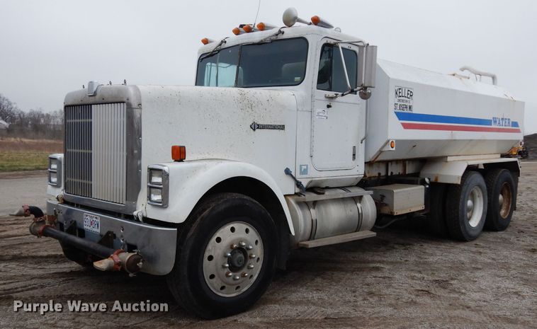 image for item DG6361 1987 International 9300 water truck