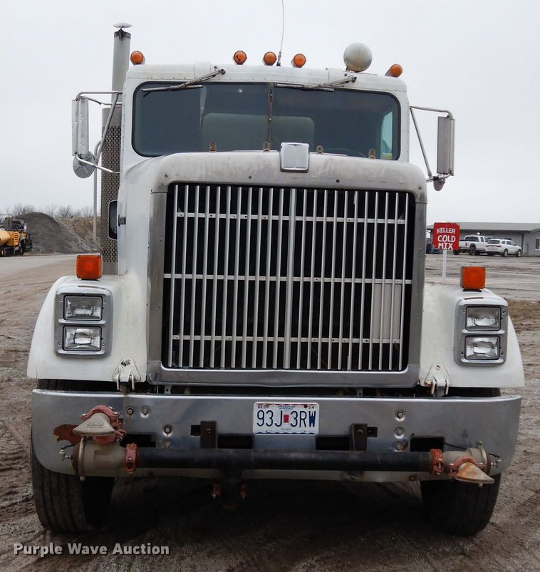 image for item DG6361 1987 International 9300 water truck