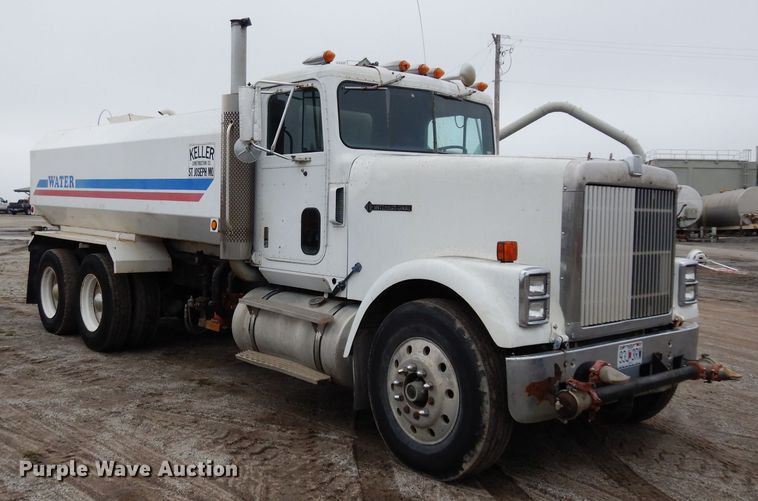 image for item DG6361 1987 International 9300 water truck