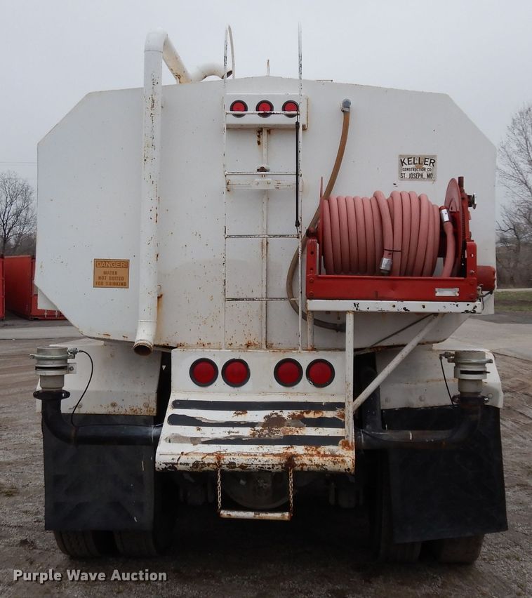 image for item DG6361 1987 International 9300 water truck