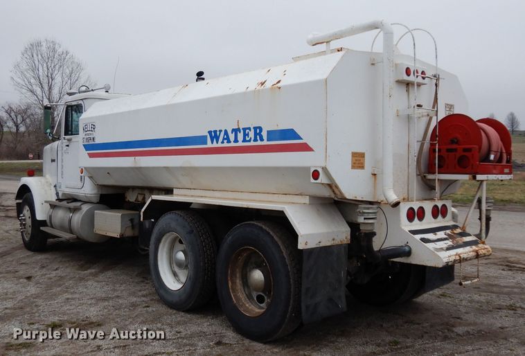 image for item DG6361 1987 International 9300 water truck
