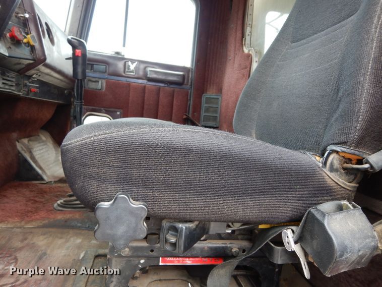 image for item DG6361 1987 International 9300 water truck