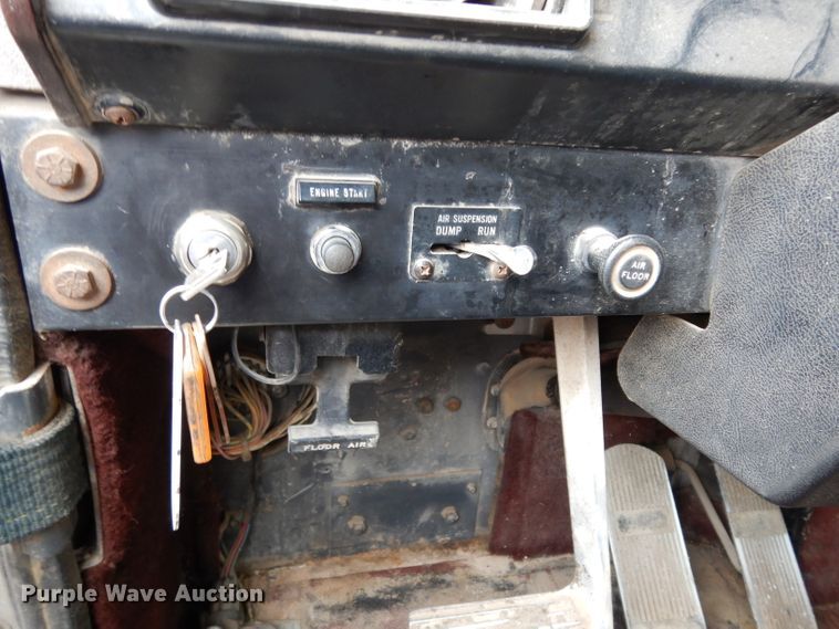 image for item DG6361 1987 International 9300 water truck