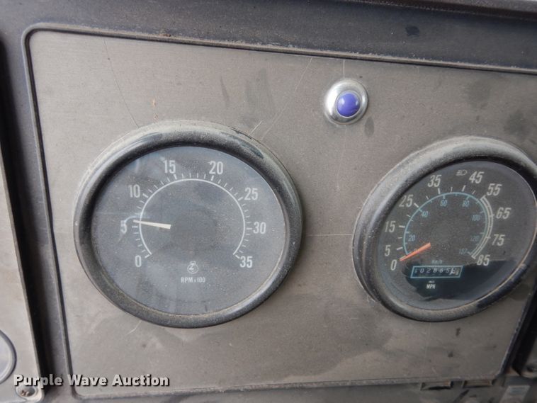 image for item DG6361 1987 International 9300 water truck