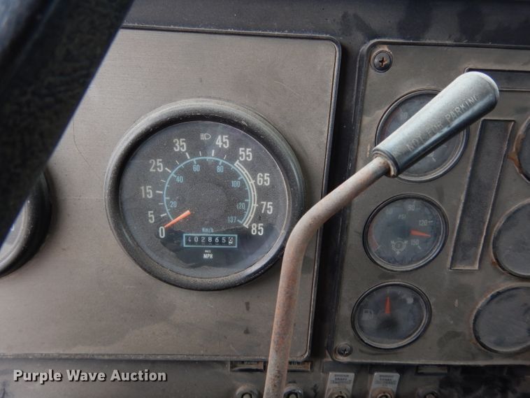 image for item DG6361 1987 International 9300 water truck