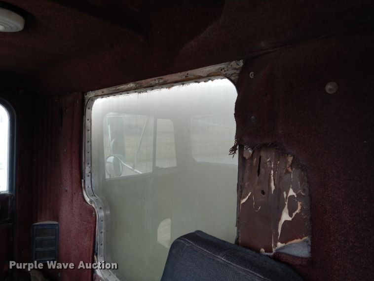 image for item DG6361 1987 International 9300 water truck