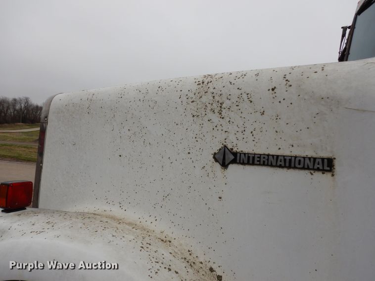 image for item DG6361 1987 International 9300 water truck