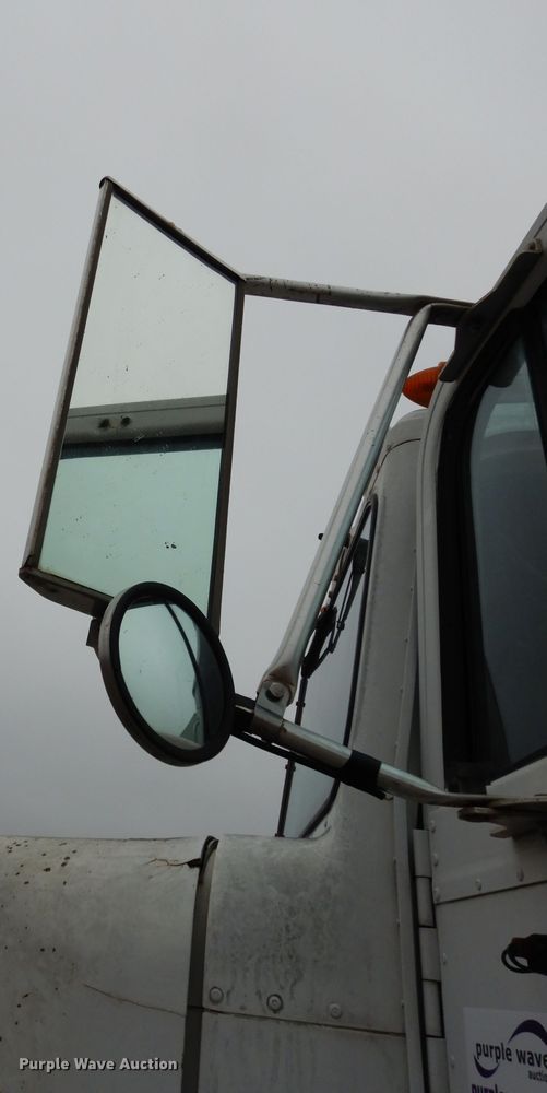 image for item DG6361 1987 International 9300 water truck