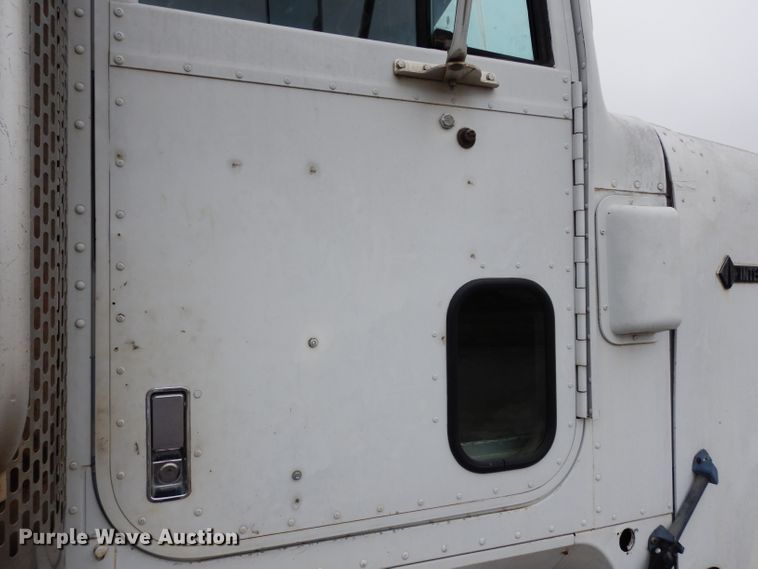 image for item DG6361 1987 International 9300 water truck