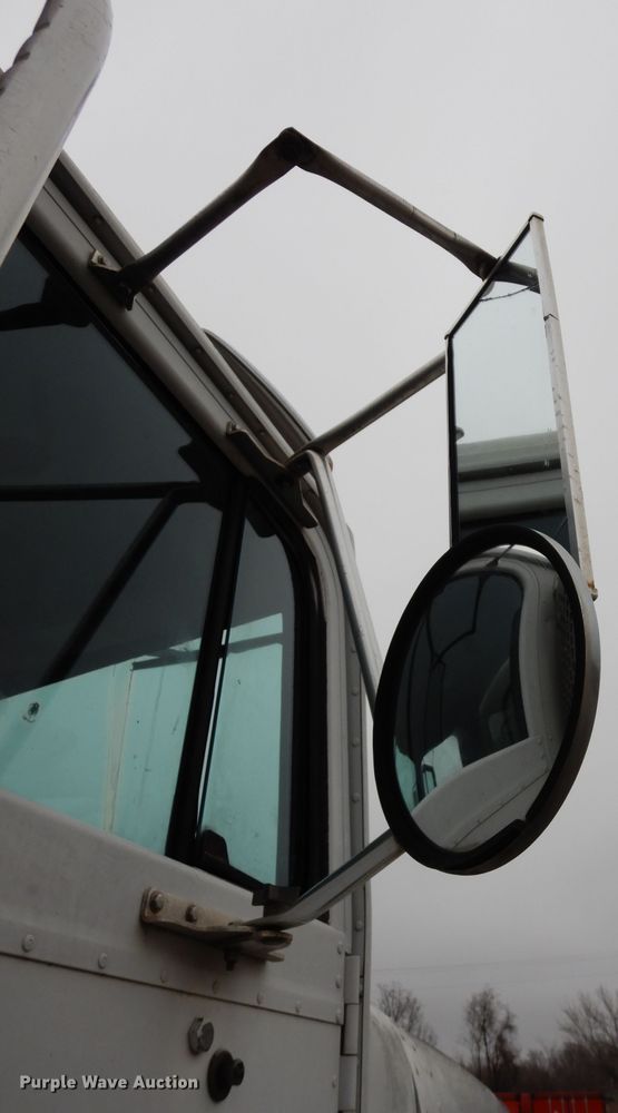 image for item DG6361 1987 International 9300 water truck