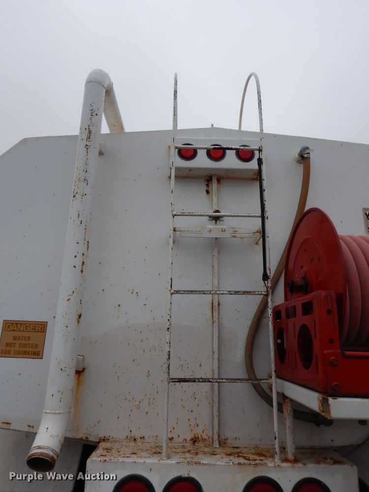 image for item DG6361 1987 International 9300 water truck