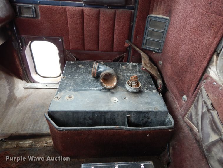 image for item DG6361 1987 International 9300 water truck