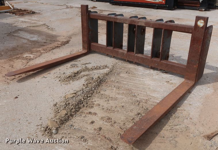 image for item DG7114 Wheel loader pallet forks