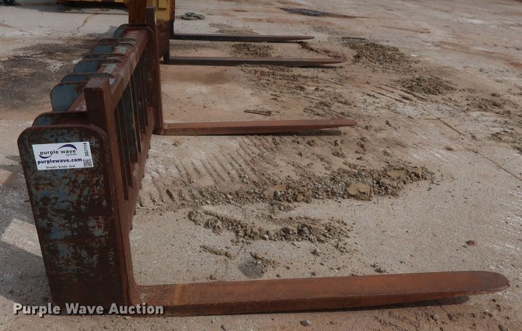 image for item DG7114 Wheel loader pallet forks