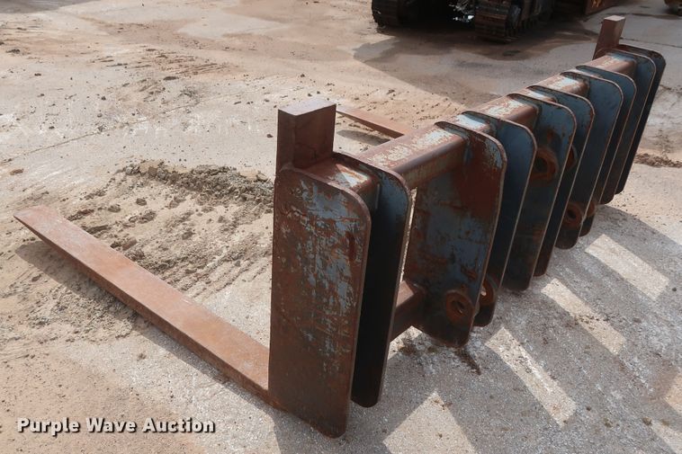 image for item DG7114 Wheel loader pallet forks