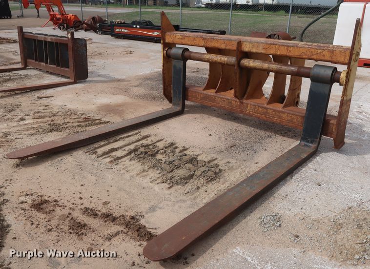 image for item DG7115 Rockland CFHD wheel loader pallet forks