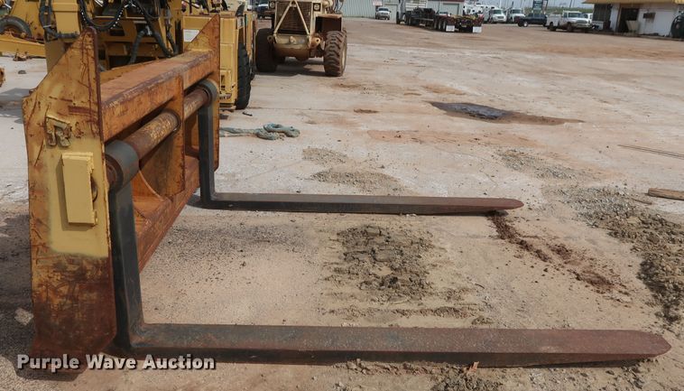 image for item DG7115 Rockland CFHD wheel loader pallet forks