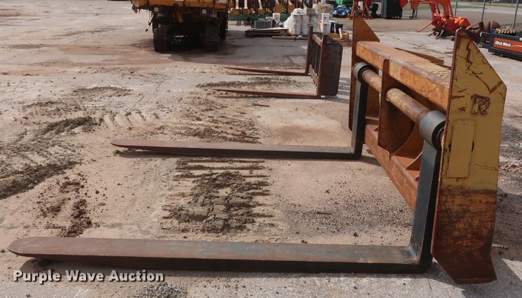 image for item DG7115 Rockland CFHD wheel loader pallet forks