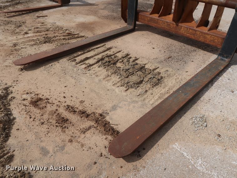 image for item DG7115 Rockland CFHD wheel loader pallet forks