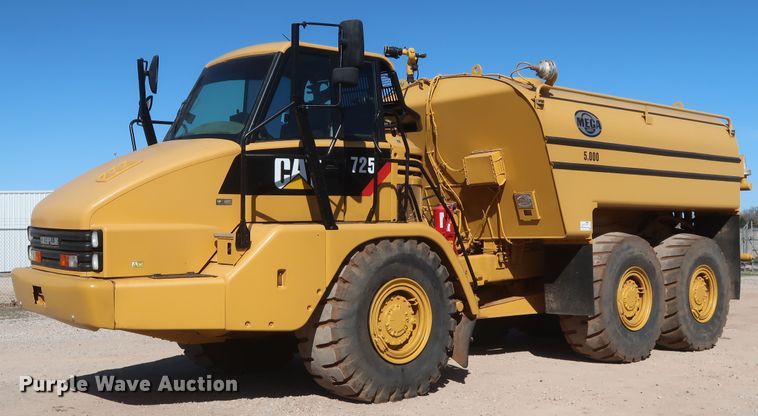 image for item DG7124 2008 Caterpillar 725  water wagon