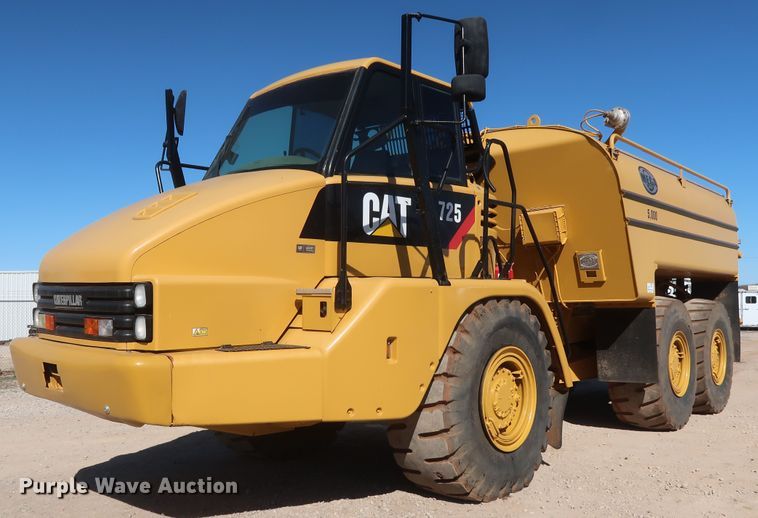 image for item DG7124 2008 Caterpillar 725  water wagon