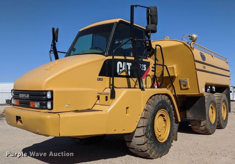 image for item DG7124 2008 Caterpillar 725  water wagon