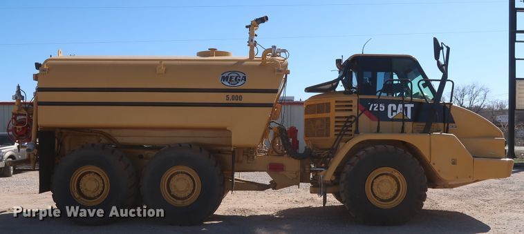 image for item DG7124 2008 Caterpillar 725  water wagon