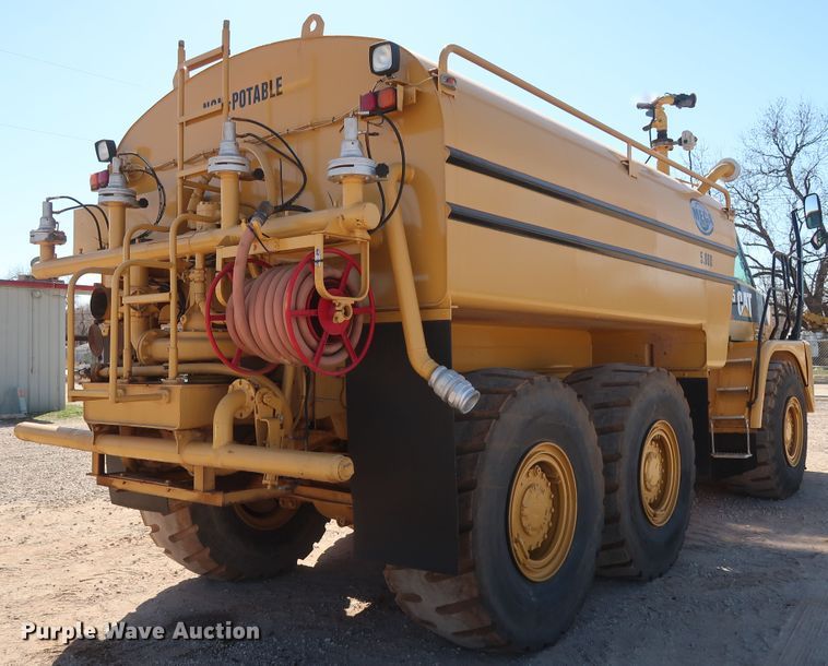 image for item DG7124 2008 Caterpillar 725  water wagon