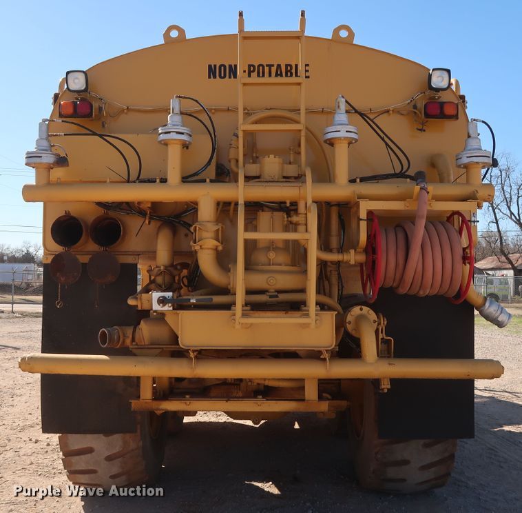 image for item DG7124 2008 Caterpillar 725  water wagon