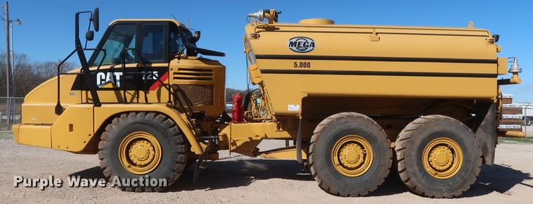 image for item DG7124 2008 Caterpillar 725  water wagon