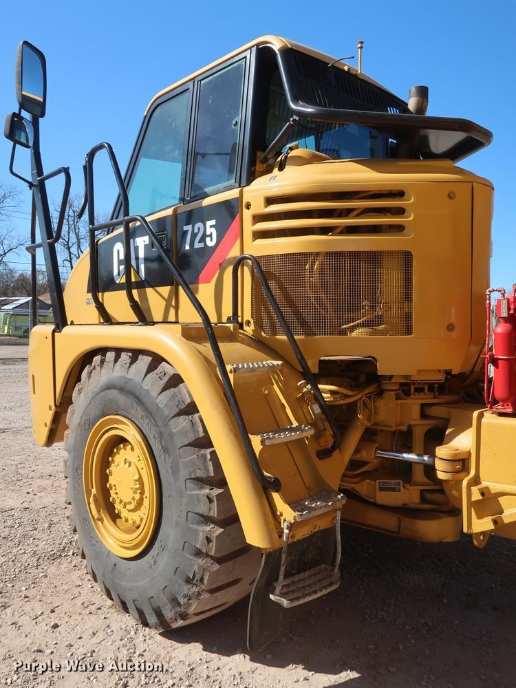 image for item DG7124 2008 Caterpillar 725  water wagon