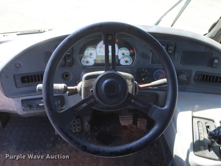 image for item DG7124 2008 Caterpillar 725  water wagon