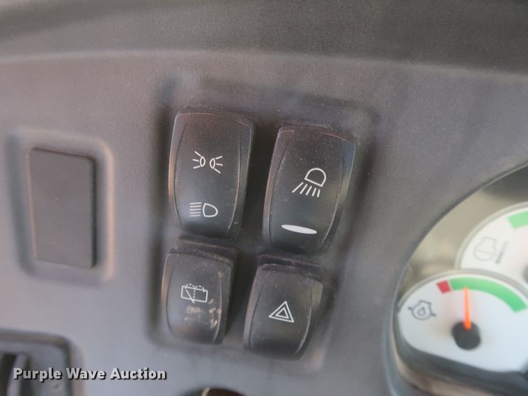 image for item DG7124 2008 Caterpillar 725  water wagon