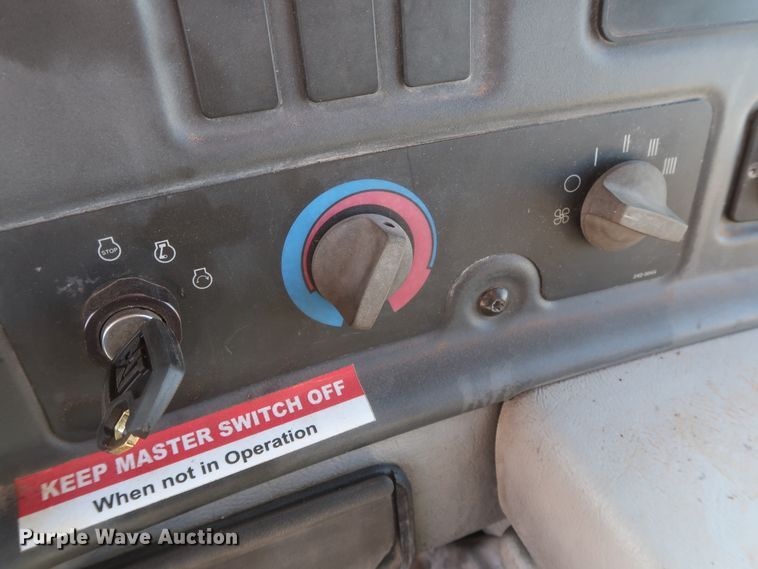 image for item DG7124 2008 Caterpillar 725  water wagon