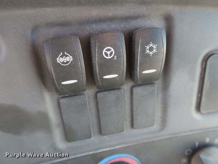 image for item DG7124 2008 Caterpillar 725  water wagon