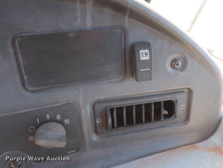 image for item DG7124 2008 Caterpillar 725  water wagon