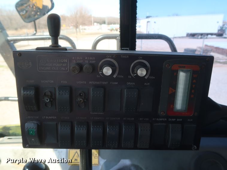 image for item DG7124 2008 Caterpillar 725  water wagon