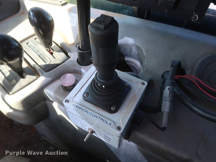 image for item DG7124 2008 Caterpillar 725  water wagon