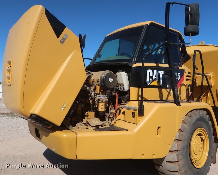 image for item DG7124 2008 Caterpillar 725  water wagon