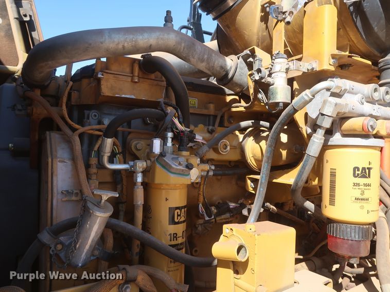 image for item DG7124 2008 Caterpillar 725  water wagon
