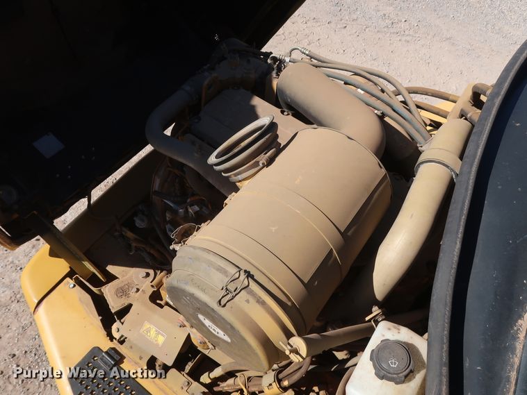 image for item DG7124 2008 Caterpillar 725  water wagon