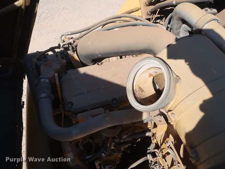 image for item DG7124 2008 Caterpillar 725  water wagon